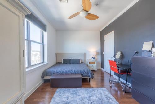 Hackensack River Waterfront House | Plush Queen near NYC access to a shared kitchen, living room and bathroom, plus on-site gym