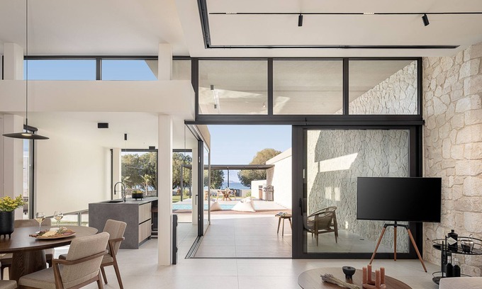 Tavronitis Villa | Pnoe Sea Front Experience | Special Villa