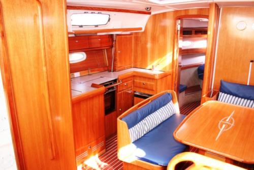 Trogir Boat Rental | Pošip