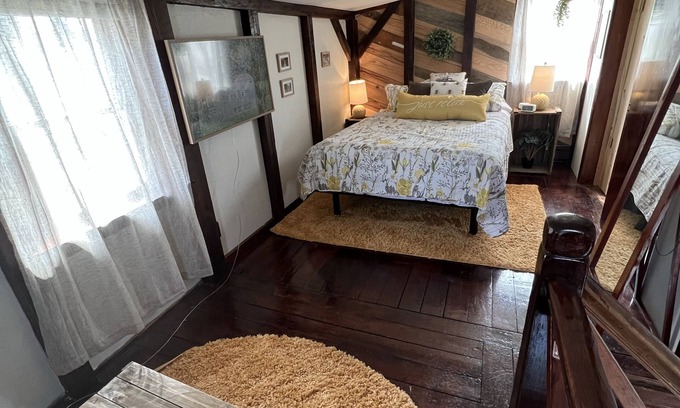 Saylorsburg Cottage | Pocono Cottage - Close to everything!