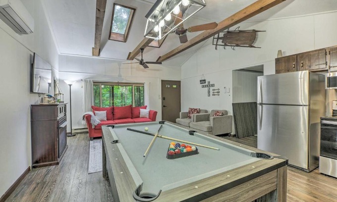 Pocono Lake House | Pocono Lake Relaxy Cabin with Resort Amenities!