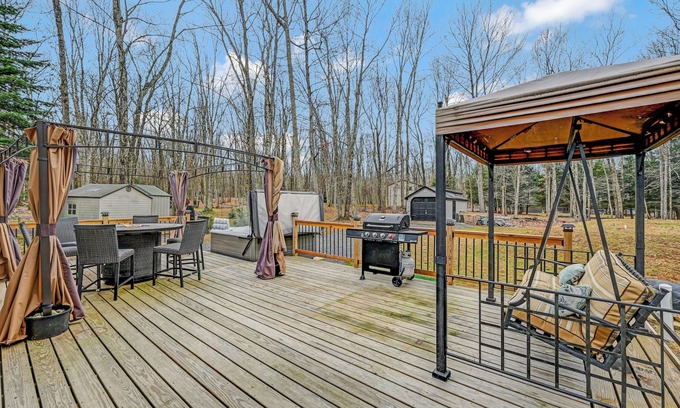 Albrightsville House | Pocono Mountain Ranch with Hot Tub, Fireplace, BBQ & Firetable