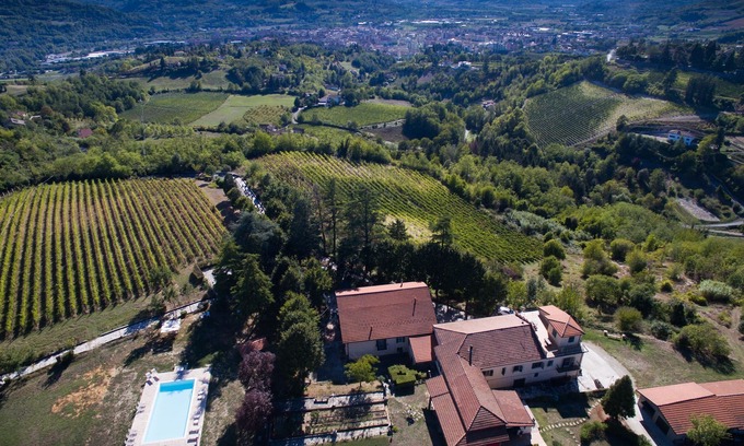 Acqui Terme House | Podere Luciano villa with swimming pool and vineyards