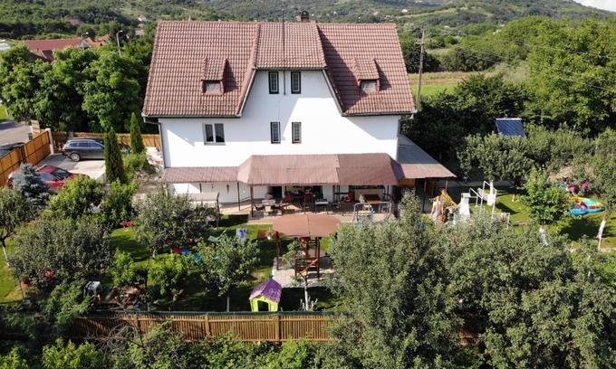 Oradea House | Podgoria Guesthouse- Camere de închiriat