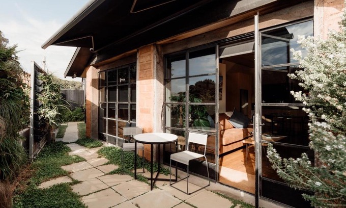 Surf Beach Villa | Poets corner cottage