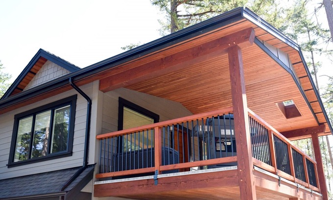 Comox House | Point Holmes Carriage House