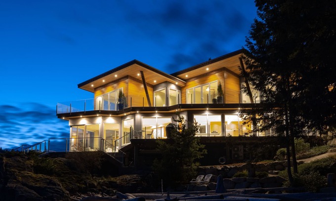 Halfmoon Bay House | Pointhouse at Sargeant Bay-Dramatic architecture to match stunning oceanfront