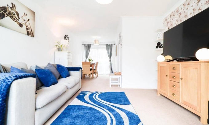 Cray Valley East Apartment | Polperro House - Stylish & Chic 2bed Hse