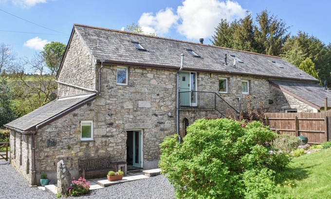 Newton Abbot Cottage | POND COTTAGE, pet friendly, with open fire in Widecombe-In-The-Moor