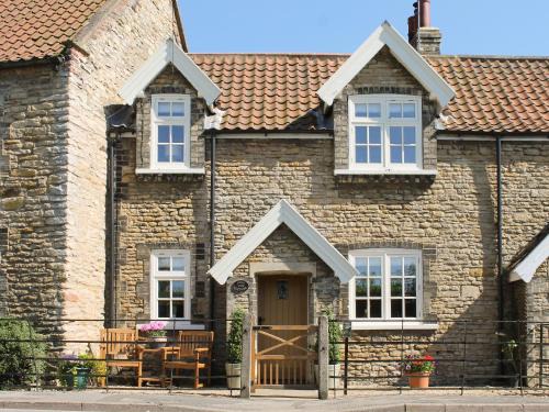 Brantingham House | Pond View Cottage