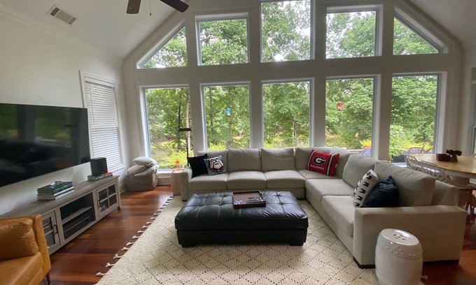 Green Acres House | Pond View Retreat: Your Ultimate Athens Getaway Minutes To Sanford Stadium