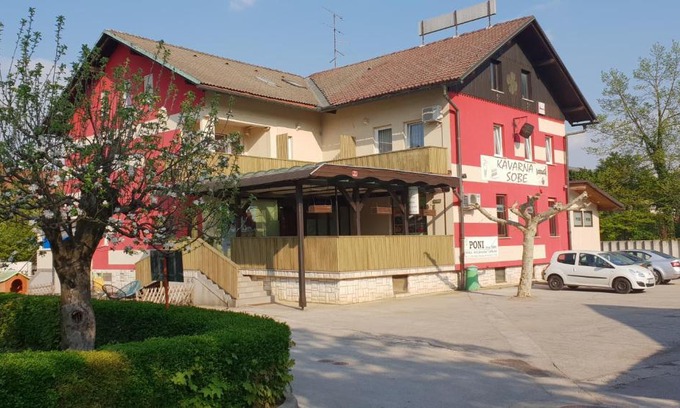 Naklo Bed & Breakfast | PONI NAKLO - Sobe Marinšek