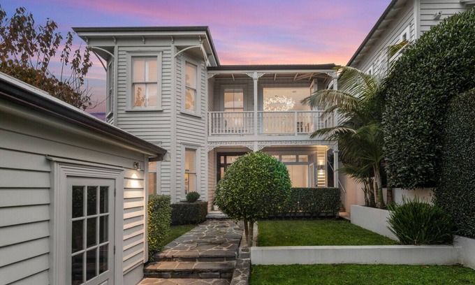 Freemans Bay Villa | Ponsonby Oasis I 3BR, Carpark