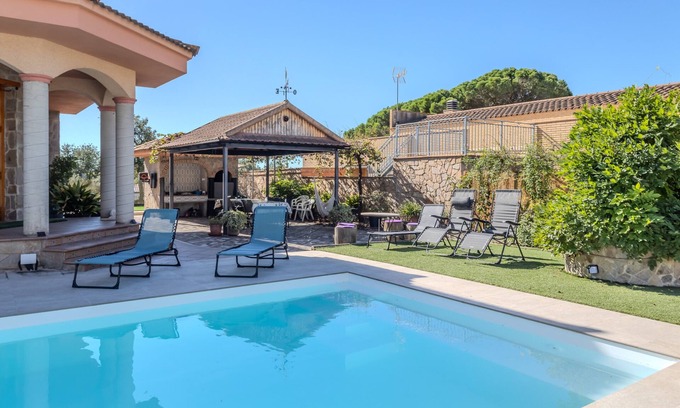 Sils Villa | Pool and Nature 20 km from the Beaches
