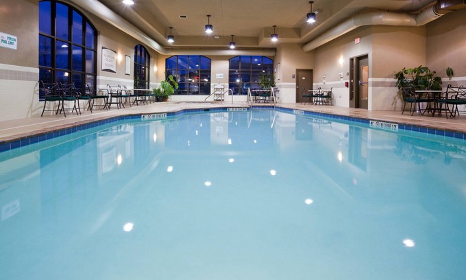 Franklin Apartment | Pool + Free Breakfast | Close to the Airport!