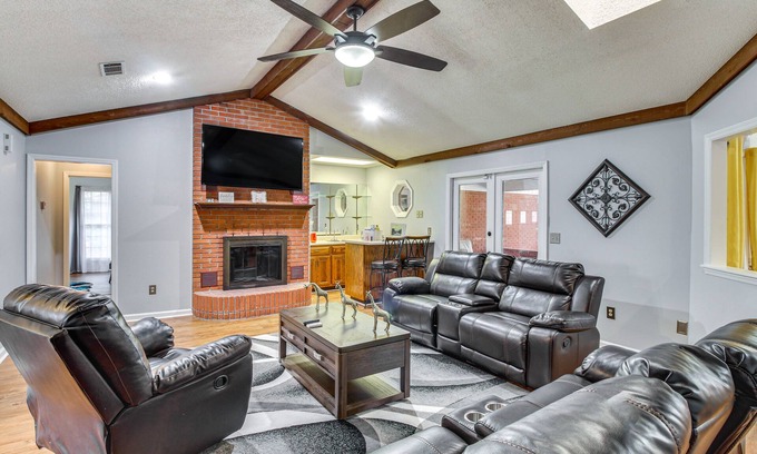 Hinesville House | Pool + Gameroom: Family Fun Retreat in Hinesville!