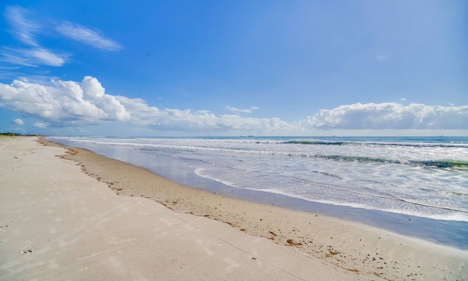 Cocoa Beach Condo | Pool, Hot Tub & Beach Access: Cocoa Beach Home!