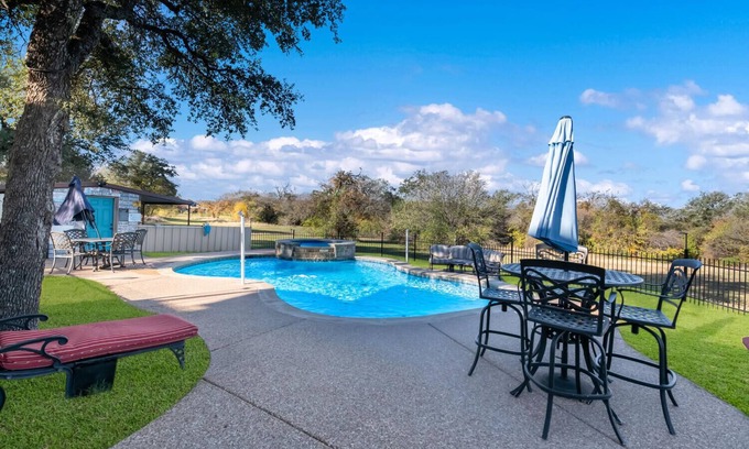 Laguna Park House | Pool, Hot Tub, Fire Pit & 200 Yards to Lake