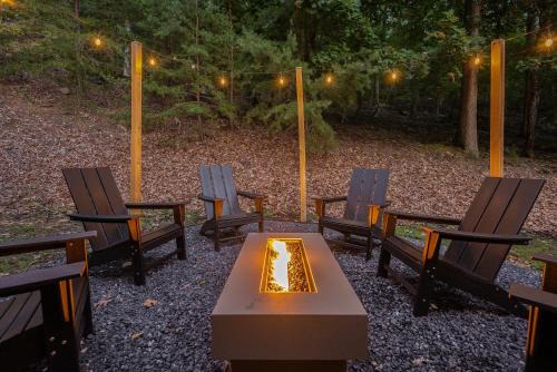 Massanutten House | Pool Table Movie Theater Fire Pit