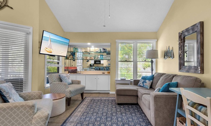 Gulf Pines Condo | Pool View | Screened-in Balcony | Free Seasonal Beach Chair Service