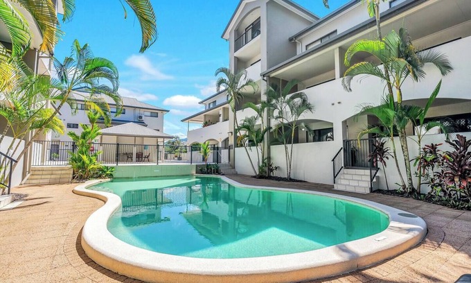 Parramatta Park Apartment | Poolside on Martyn Relax in Resort style Comfort