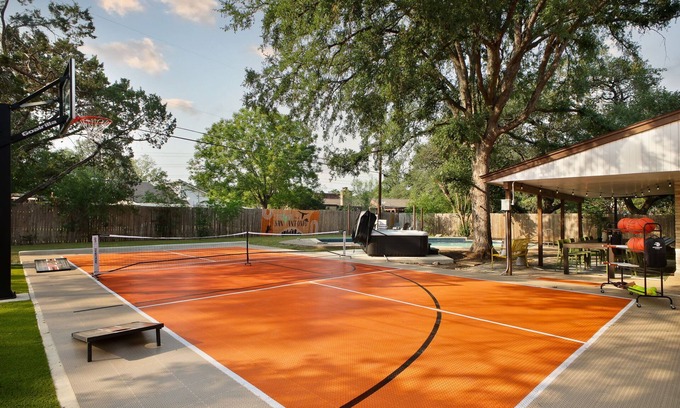 North San Antonio - SAT House | Poolside Pickleball Heated Pool Sleeps 20!
