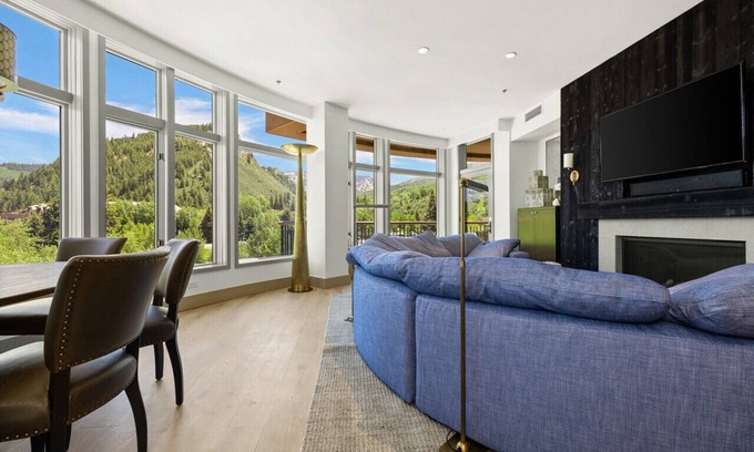 Avon Condo | Pop Art Villa Riverfront | Panorama Residence 2B