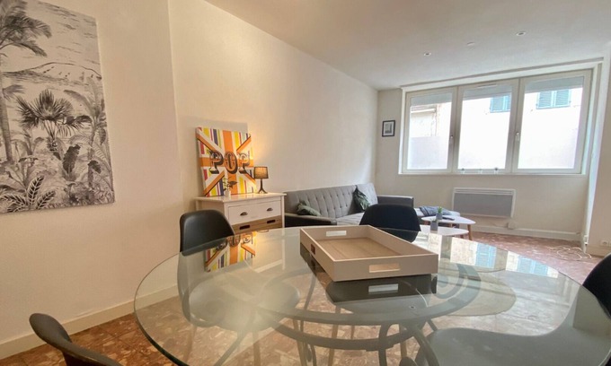 Nevers Apartment | Pop Boulevard