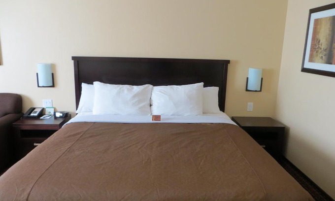 Stoughton Hotel | Poplar Tree Inn