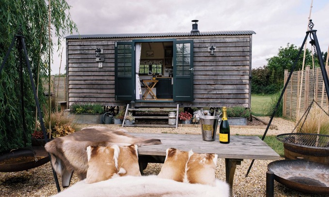 Redmile Cottage | POPPIE'S SHEPHERDS HUT AT SHEPHERDS LODGE RETREAT AND WELLNESS in Redmile