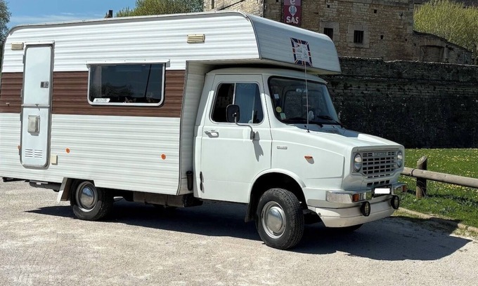 Romenay House | Poppy, overnight stay in a vintage motorhome with all mod cons