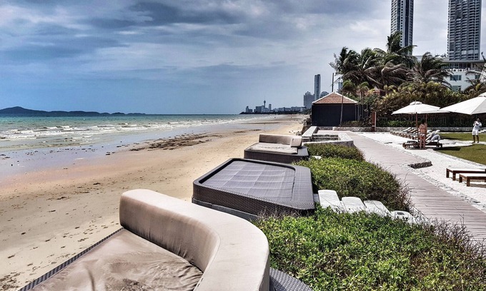 Na Chom Thian Apartment | Porch Pattaya by Fridyer