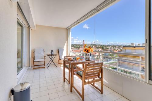 Golfe Juan Apartment | Port Azur Sea View - Happy Rentals