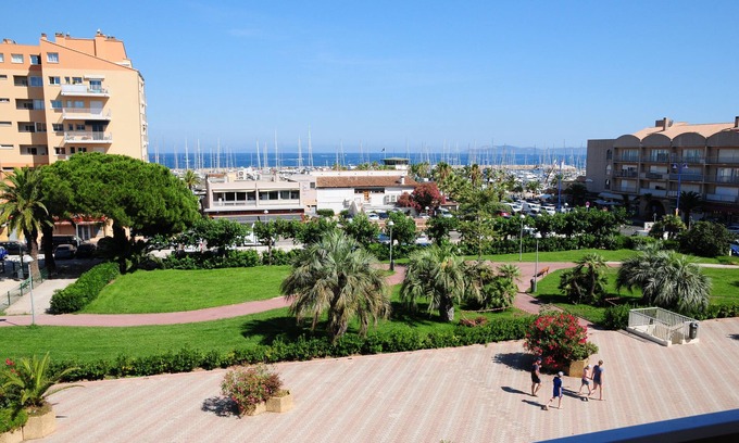 Toulon - Hyeres Apartment | Port d'Hyères, renovated studio, 3 people, terrace, sea view, 200m from the beach