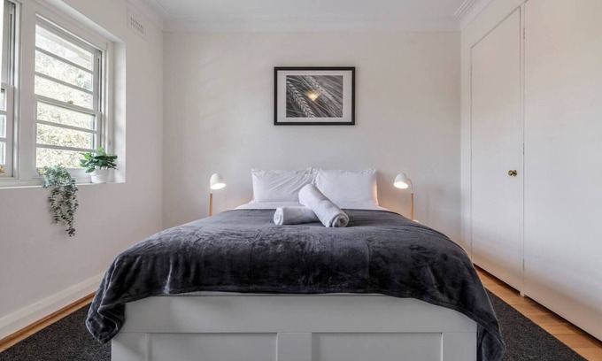 Albert Park Apartment | Port Phillip Bay Perfection in Albert Park