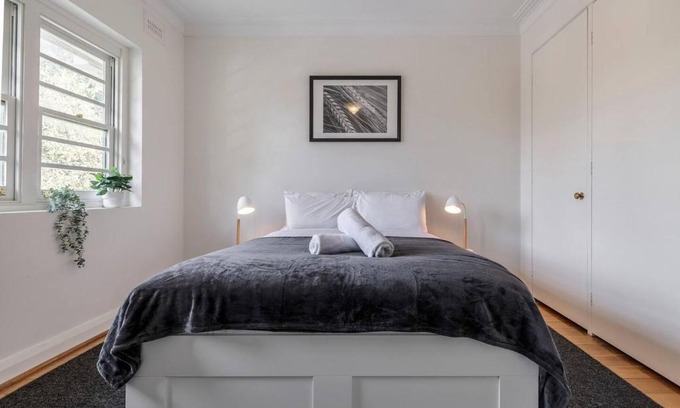 Albert Park Apartment | Port Phillip Bay Perfection in Albert Park