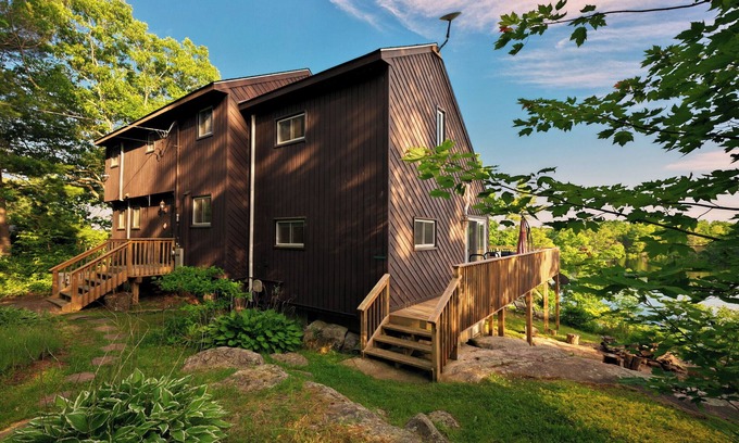 Georgian Bay Cottage | Port Severn Waterfront Getaway | Fire Pit, Games