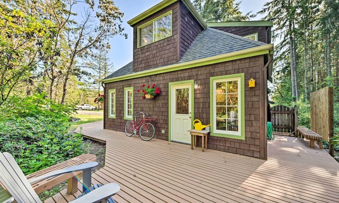 Adelma Beach Cottage | Port Townsend Cottage Near Wineries & Golf