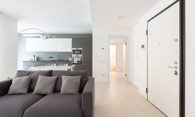 Varesine Apartment | Porta Nuova Spacious and Bright Apartment