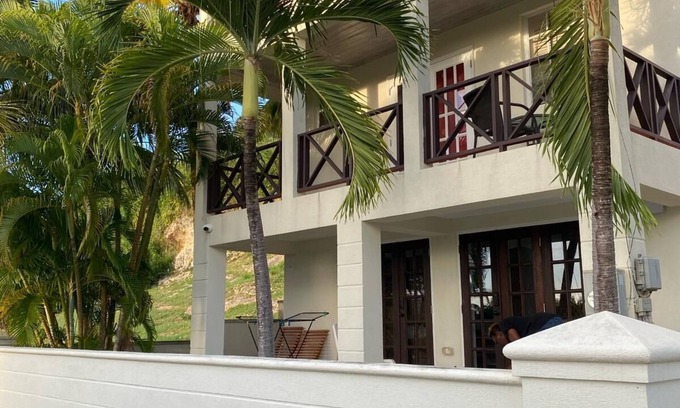 Douglas Apartment | Portzvue Charming 2-bedroom apartment with WiFi, AC nestled in St. Peter