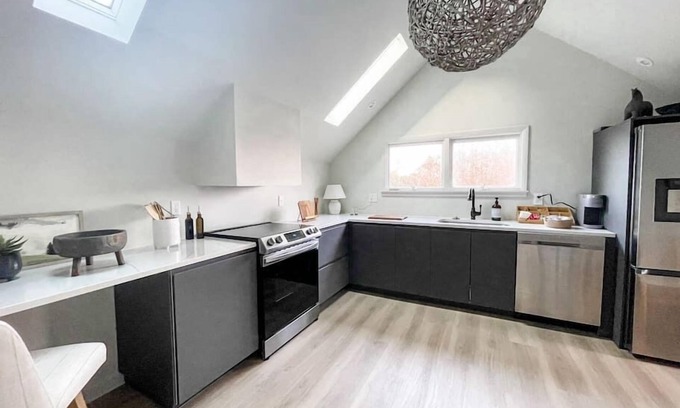 Pittsford House | *Posh 2BR in the Heart of the Pittsford Village*