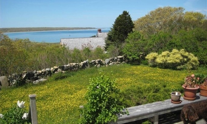 Chilmark House | Post and Beam home with westward views of the ocean and sunsets