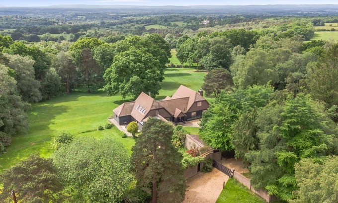 Crowborough House | Poundgate Park Holiday House 8 Bedroom in 2 adjoining properties ,1h from London