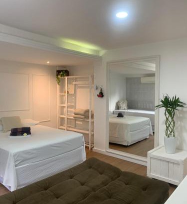 Pioneiros House | Pousada BC Flat 300 m da Praia e da Roda Gigante