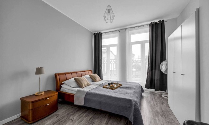 Grochow Apartment | Praga Apt - 45m2, French Balcony - by Rentujemy