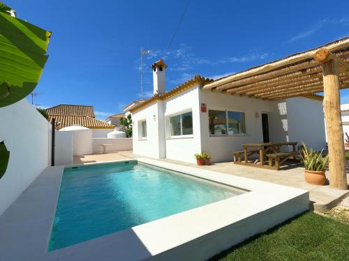 Los Canos de Meca House | Preciosa Villa Independiente 100metros playa 10personas, Free Parking, Fully renovated Now