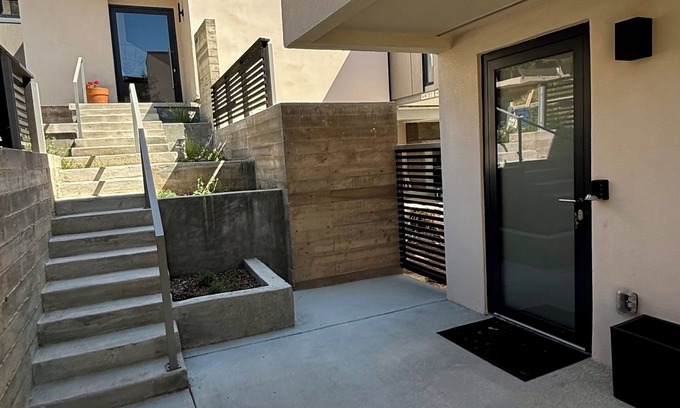 Los Alamos Apartment | Premier Host ★ Beautiful, Spotless & Perfectly Located