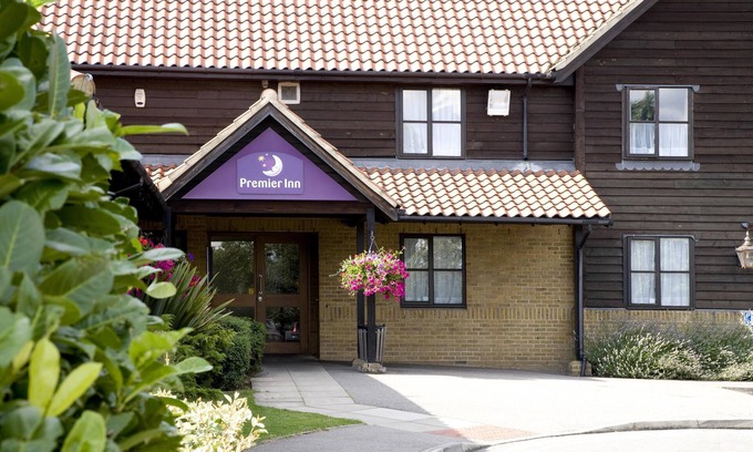 Stanford-le-Hope Hotel | Premier Inn Basildon South