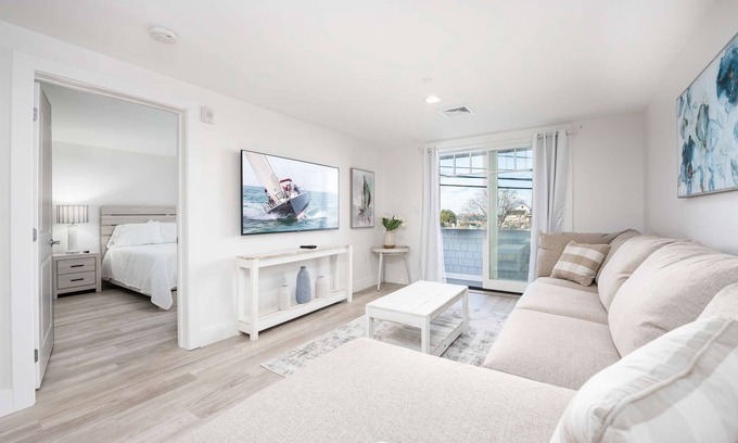 Plymouth Cultural District Apartment | Premier Ocean View Corner Condo (850S.F.)