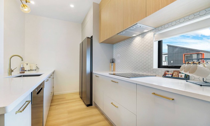 Auckland Central Business District House | Premier Parkview 3-Bedroom House with Garage Unit 37